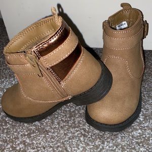 Carter’s baby girl boots, size 7 never worn.